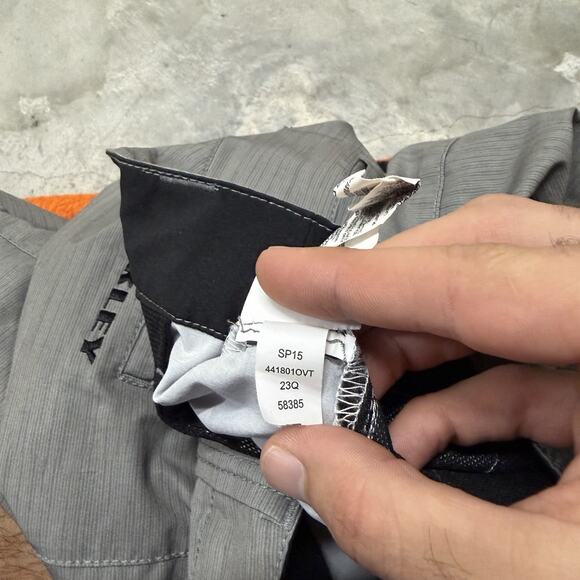 Oakley Men’s Shorts Size 32 Heather Gray Golf Casual Walking - Picture 7 of 8